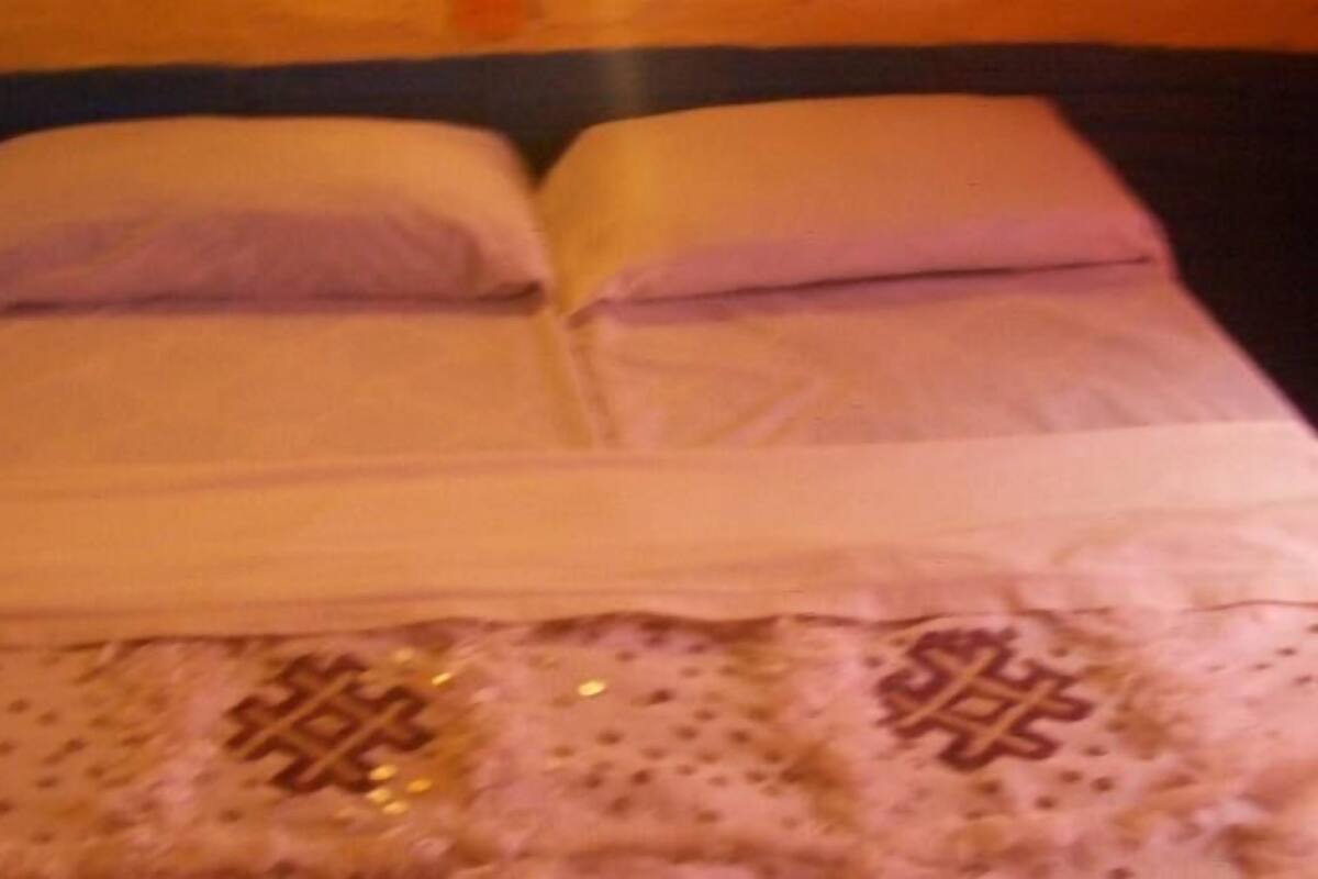 Standard Quadruple Room, 2 Double Beds | Bathroom shower