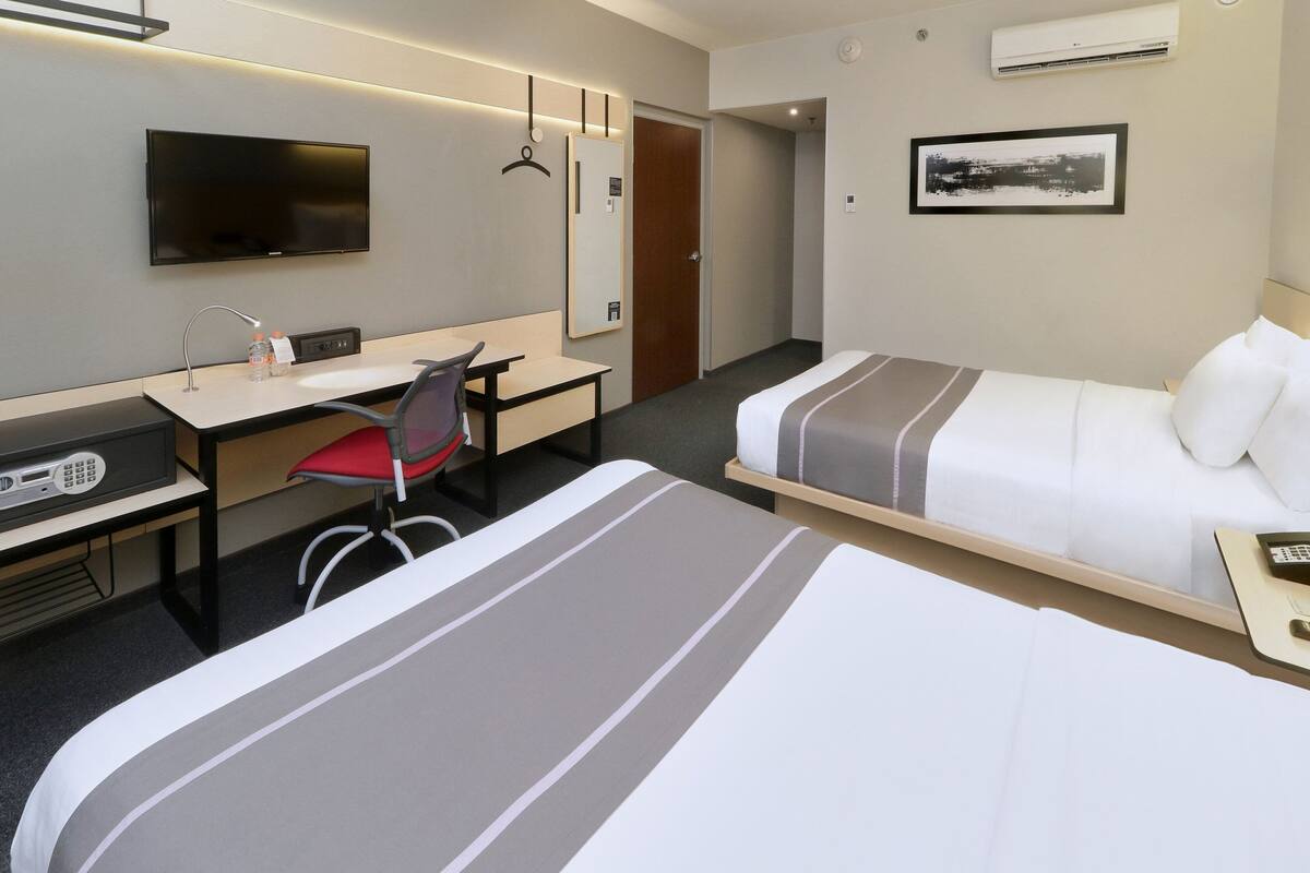 ห้องพัก, เตียงใหญ่ 2 เตียง | ตู้นิรภัยในห้องพัก, โต๊ะทำงาน, เตารีด/โต๊ะรีดผ้า, Wi-Fi ฟรี