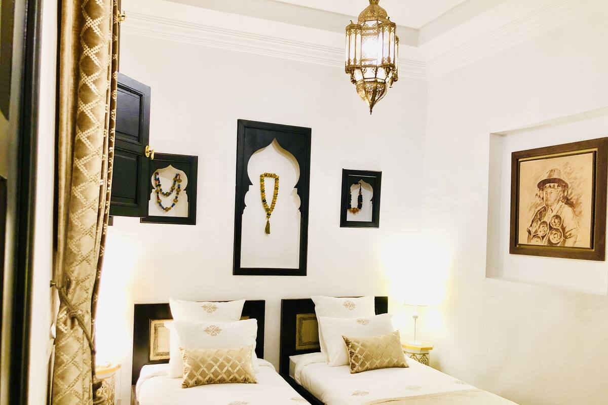 Habitación clásica con 1 cama matrimonial o 2 individuales | Sábanas de algodón egipcio y ropa de cama de alta calidad