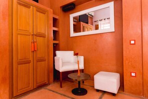Comfort Double or Twin Room, Private Bathroom (Mandarine) | Egyptian cotton sheets, premium bedding, pillowtop beds, in-room safe - Riad Mazaya (Marrakech)