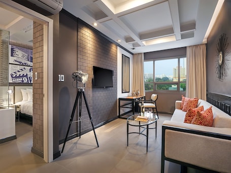 42-inch LCD TV with cable channels, TV. Summit Hotel Magnolia