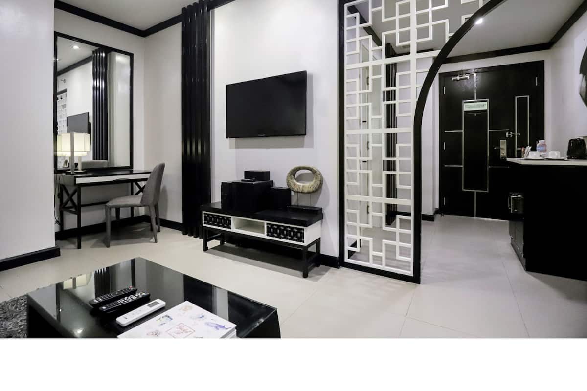 Divine Suite | Living area | 42-inch LCD TV with cable channels, TV