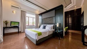 Free minibar items, in-room safe, individually decorated - White Mansion (Phnom Penh)