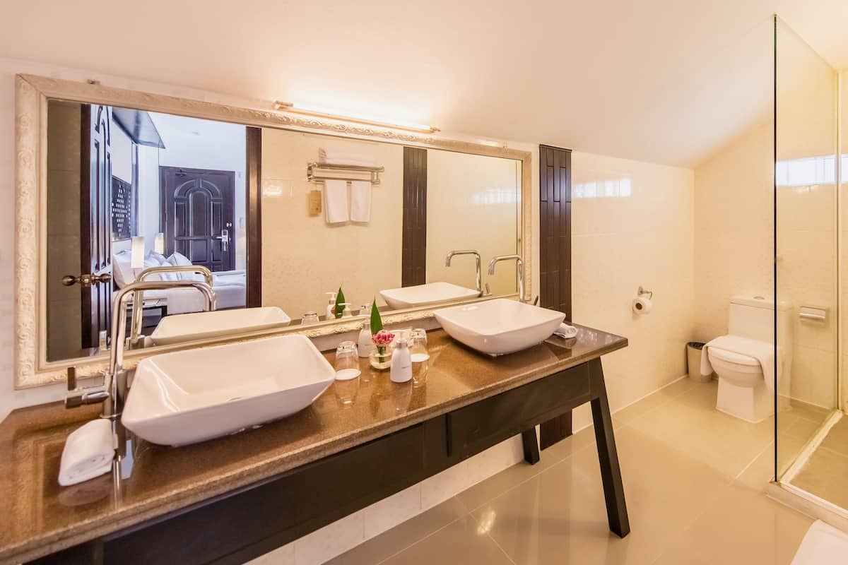 shower, free toiletries, hair dryer, bathrobes