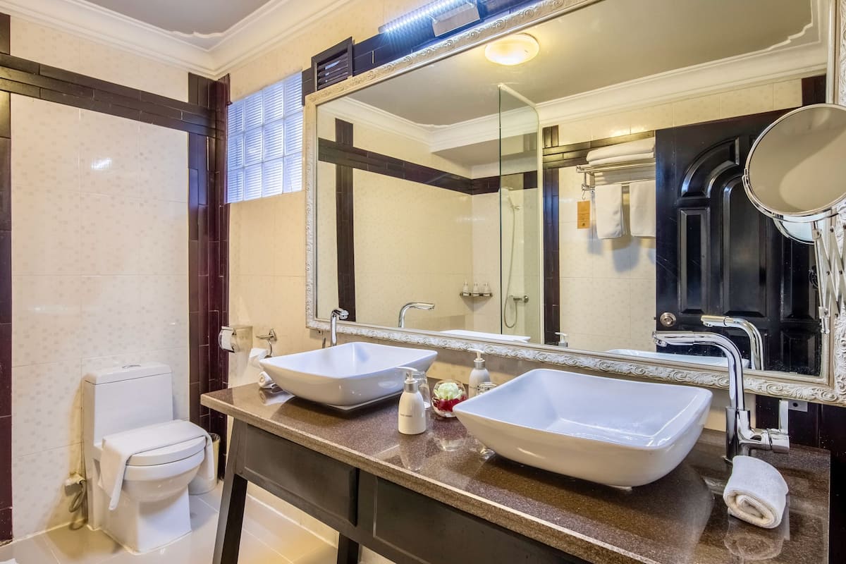 shower, free toiletries, hair dryer, bathrobes