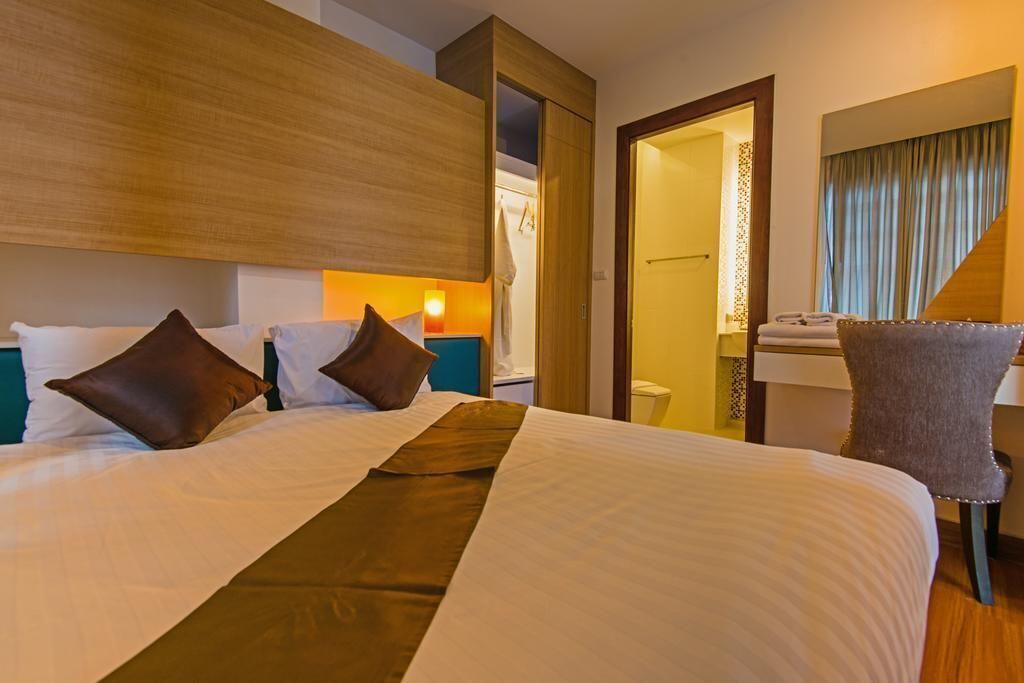 Premium bedding, in-room safe, desk, blackout curtains