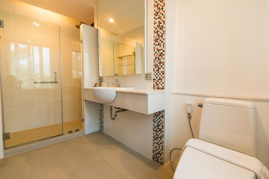 superior double room | bathroom shower