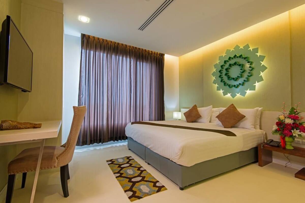 Suíte executiva | Roupas de cama premium, cofres nos quartos, escrivaninha