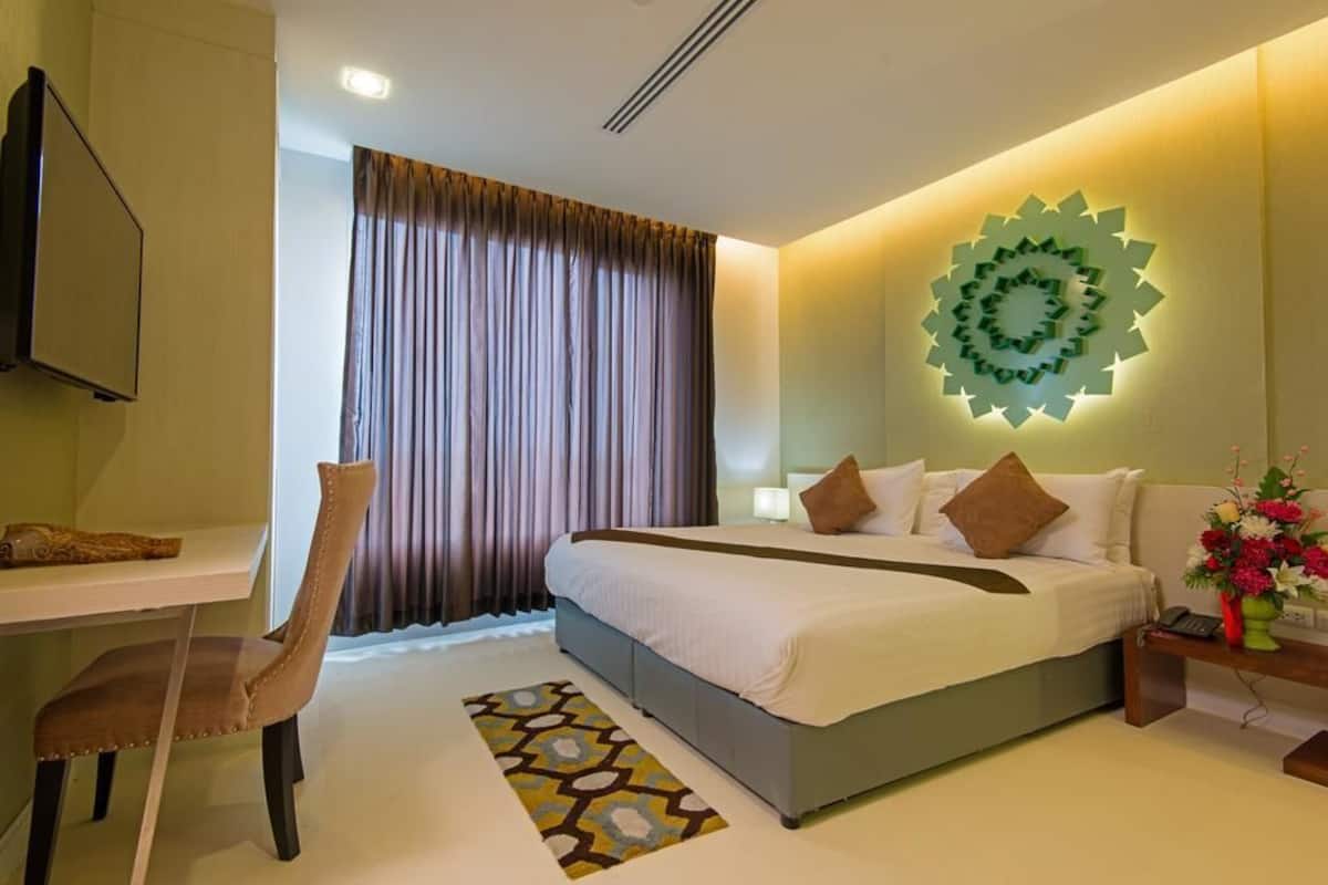 Executive Suite | Premium bedding, in-room safe, desk, blackout drapes