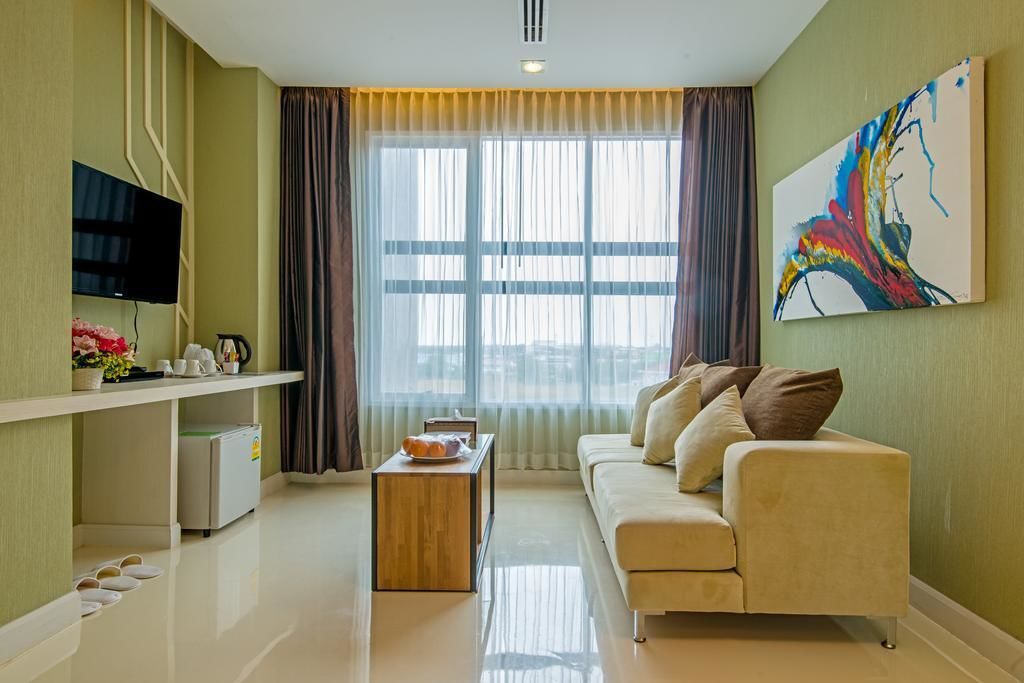 executive suite | premium bedding, in-room safe, desk, blackout curtains