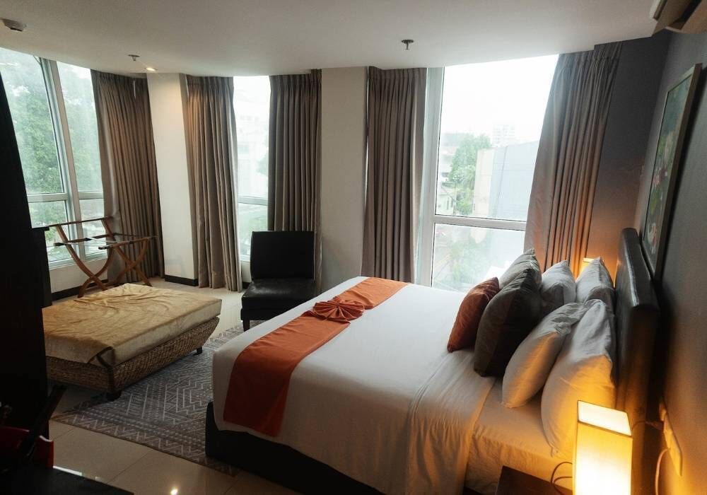 Phòng Suite | Bộ đồ giường cao cấp, nệm có lớp đệm bông, màn/rèm cản sáng 