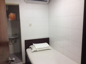 Single Room | Free WiFi - China Guest Hostel (Kowloon)