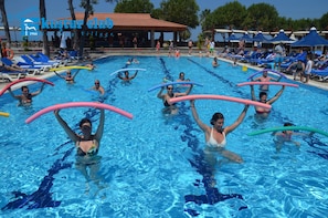 Exercise/lap pool