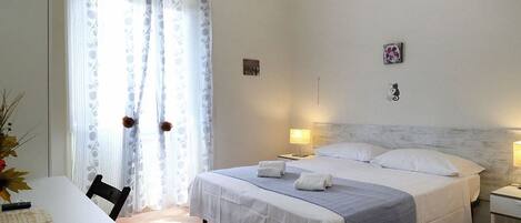 Minibar, in-room safe, desk, free WiFi