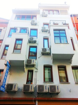Front of property - Istanbul Sydney Hotel (Istanbul)