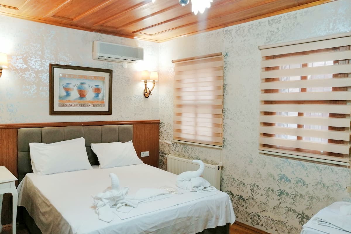 Studio | Premium bedding, down comforters, minibar, in-room safe