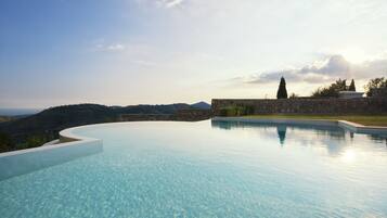 Seasonal outdoor pool, an infinity pool, sun loungers