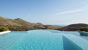 Seasonal outdoor pool, an infinity pool, sun loungers
