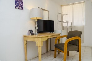 Kamar Standar (Three beds) | Seprai antialergi, kedap suara, dan tempat tidur bayi gratis