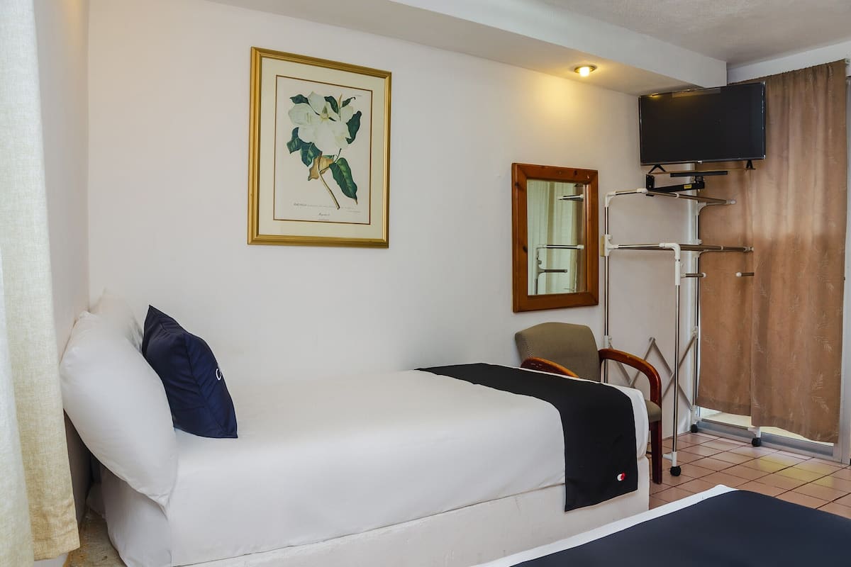 Standard Triple Room | Hypo-allergenic bedding available, soundproofing, WiFi (free)