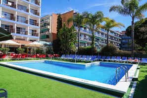 Kolam renang tertutup, kolam renang terbuka, payung kolam 