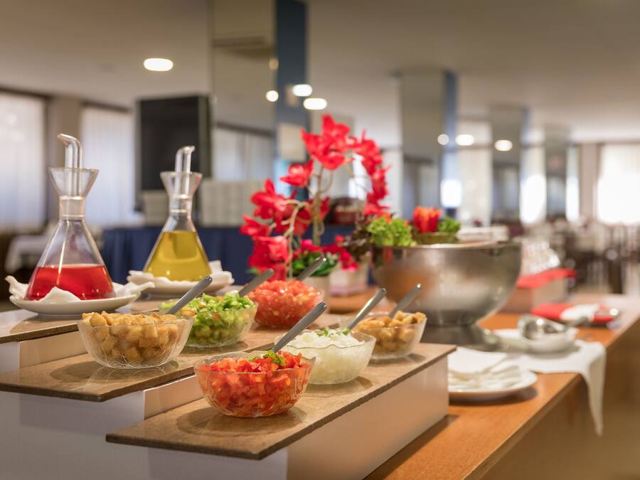 Se sirven desayunos, comidas y cenas