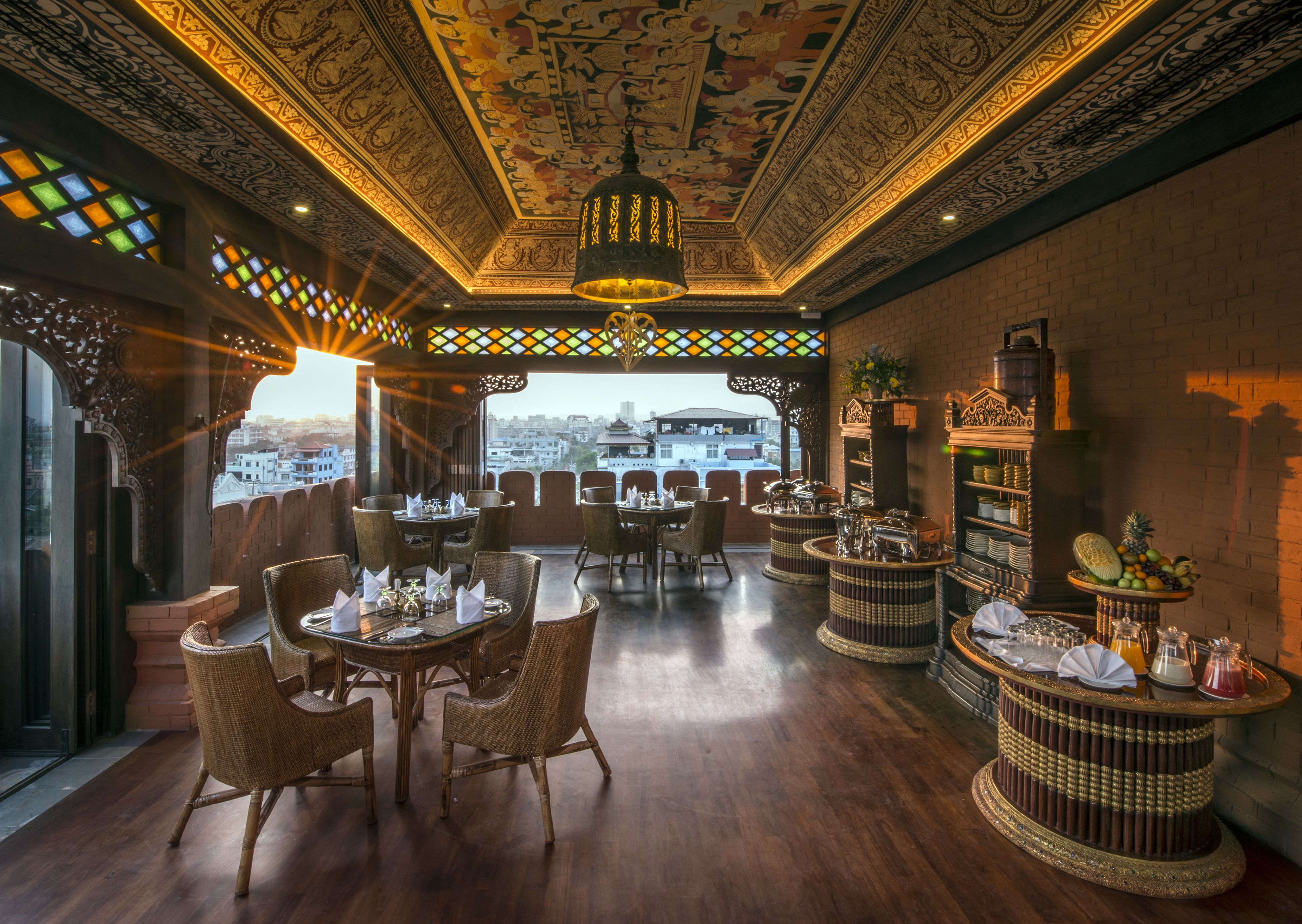 breakfast, lunch, dinner served; international cuisine