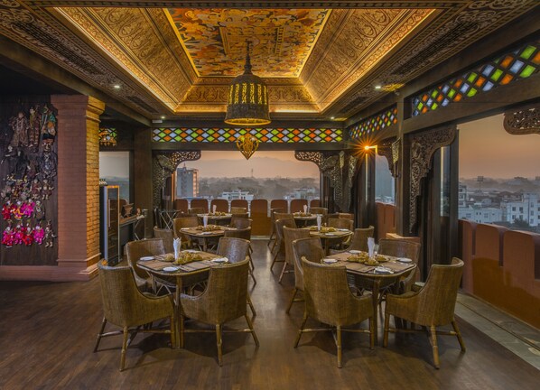 Se sirven desayunos, almuerzos y cenas; cocina internacional