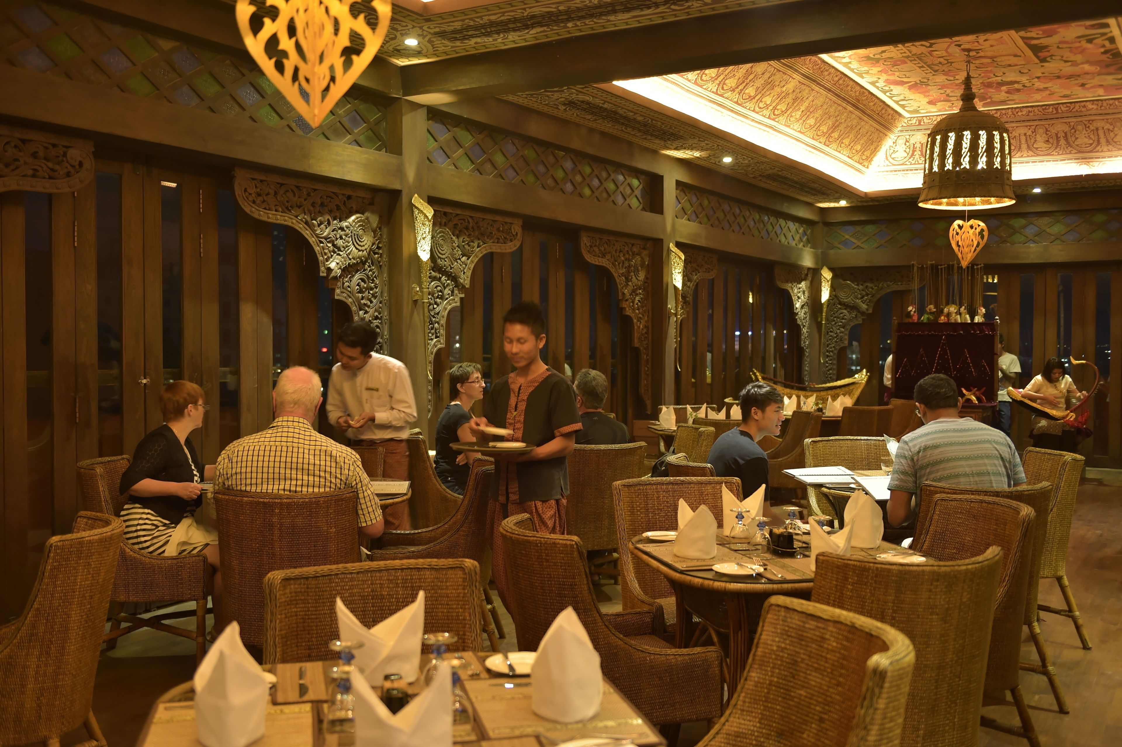 breakfast, lunch, dinner served; international cuisine