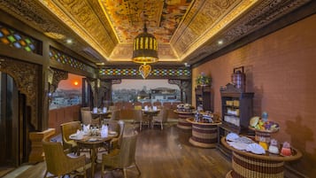 Breakfast, lunch, dinner served; international cuisine