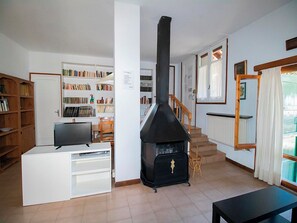 Apartment, 1 Bedroom | Living area