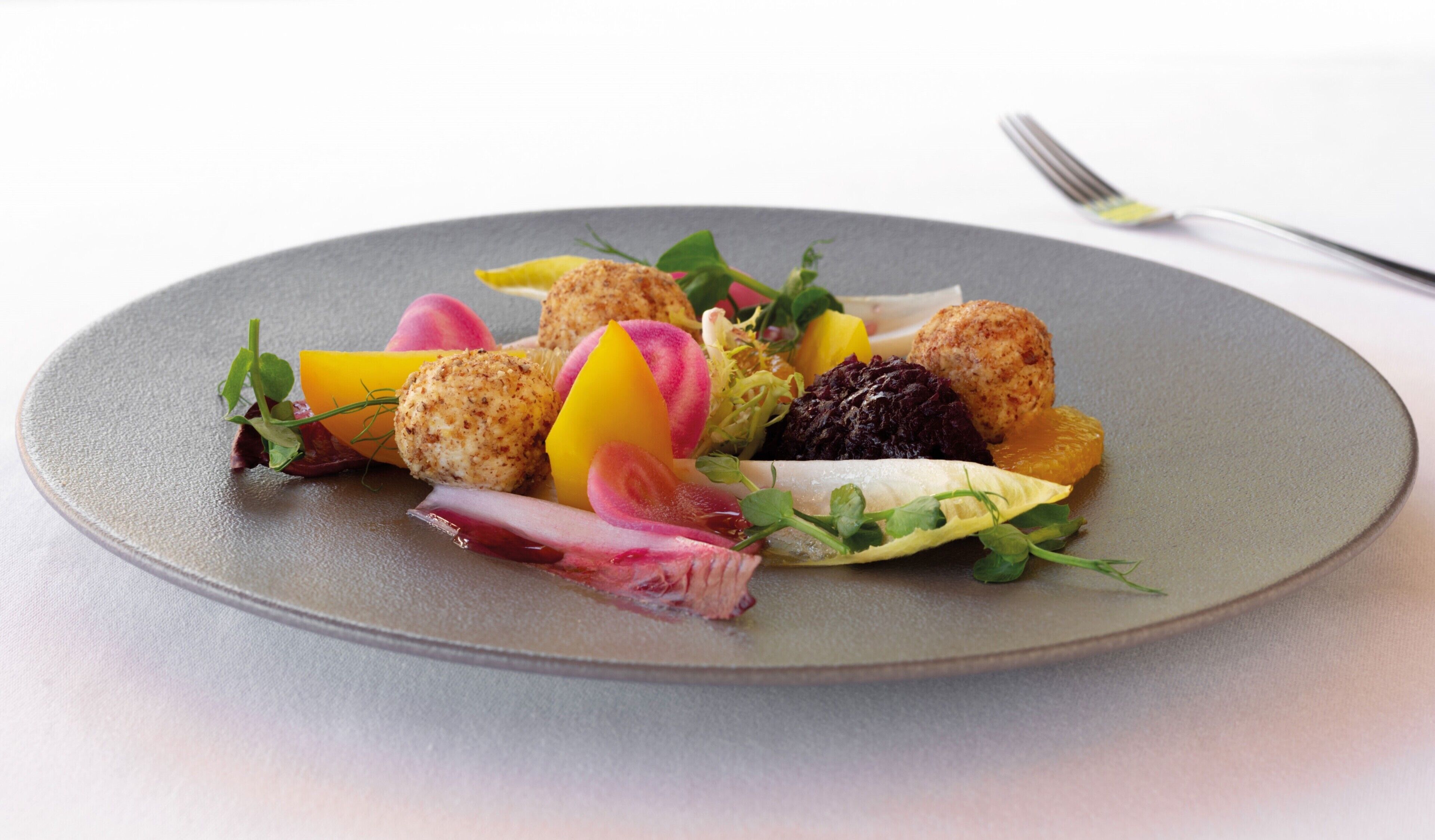 breakfast, lunch, dinner served; british cuisine