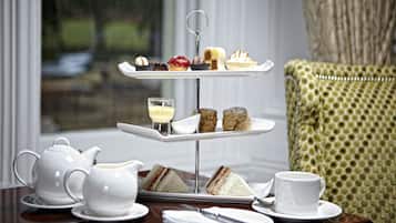Daily English breakfast (GBP 17.50 per person)