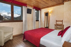 Hochwertige Bettwaren, Zimmersafe, individuell dekoriert