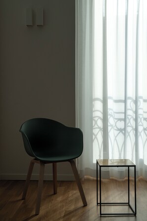 40-inch flat-screen TV with satellite channels, LCD TV - Brera Apartments in San Babila (Milan)