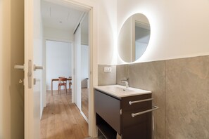 Apartment | Bathroom | Shower, free toiletries, hair dryer, bidet - Brera Apartments in San Babila (Milan)