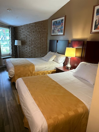 Double Room, Non Smoking | Desk, iron/ironing board, rollaway beds, free WiFi