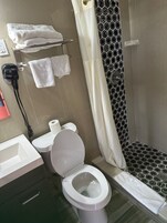 双人房, 无烟房 | 浴室 | 淋浴设施、吹风机、毛巾