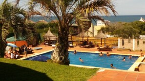 Piscine intérieure, piscine extérieure