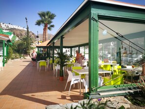 Outdoor dining - Los Veleros (Mogan)