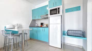 1 habitación, caja de seguridad en la habitación y escritorio
