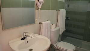 Shower, free toiletries, hair dryer, towels - Los Veleros (Mogan)