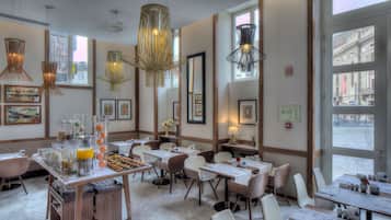 Daily buffet breakfast for a fee