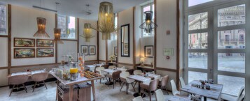 Daily buffet breakfast for a fee