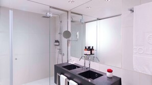 Articles de toilette écologiques, sèche-cheveux, bidet