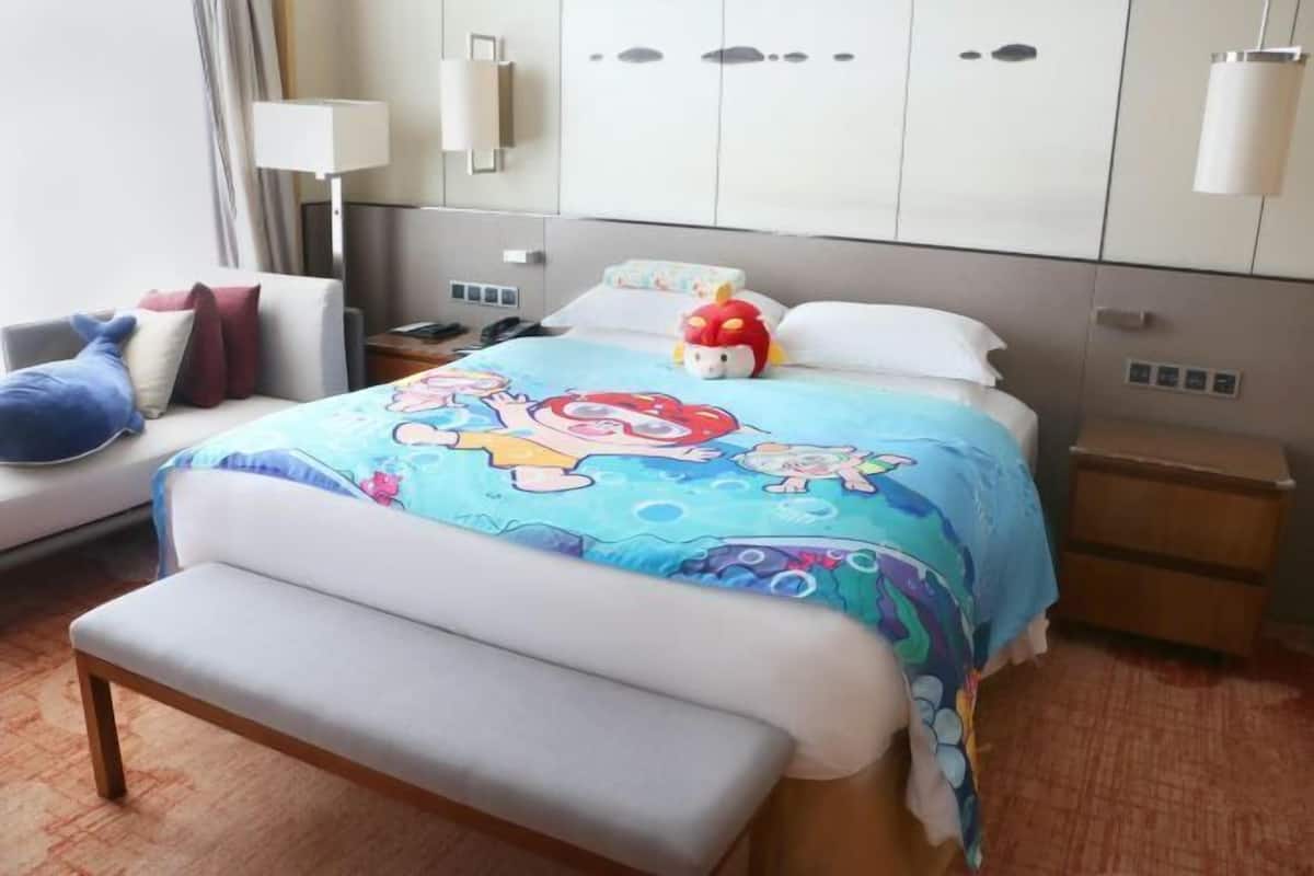 Premium bedding, down duvets, minibar, in-room safe