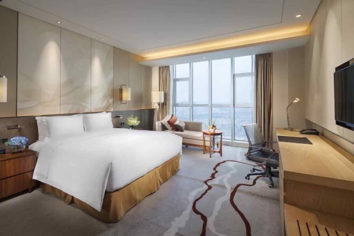 Premium bedding, down duvets, minibar, in-room safe