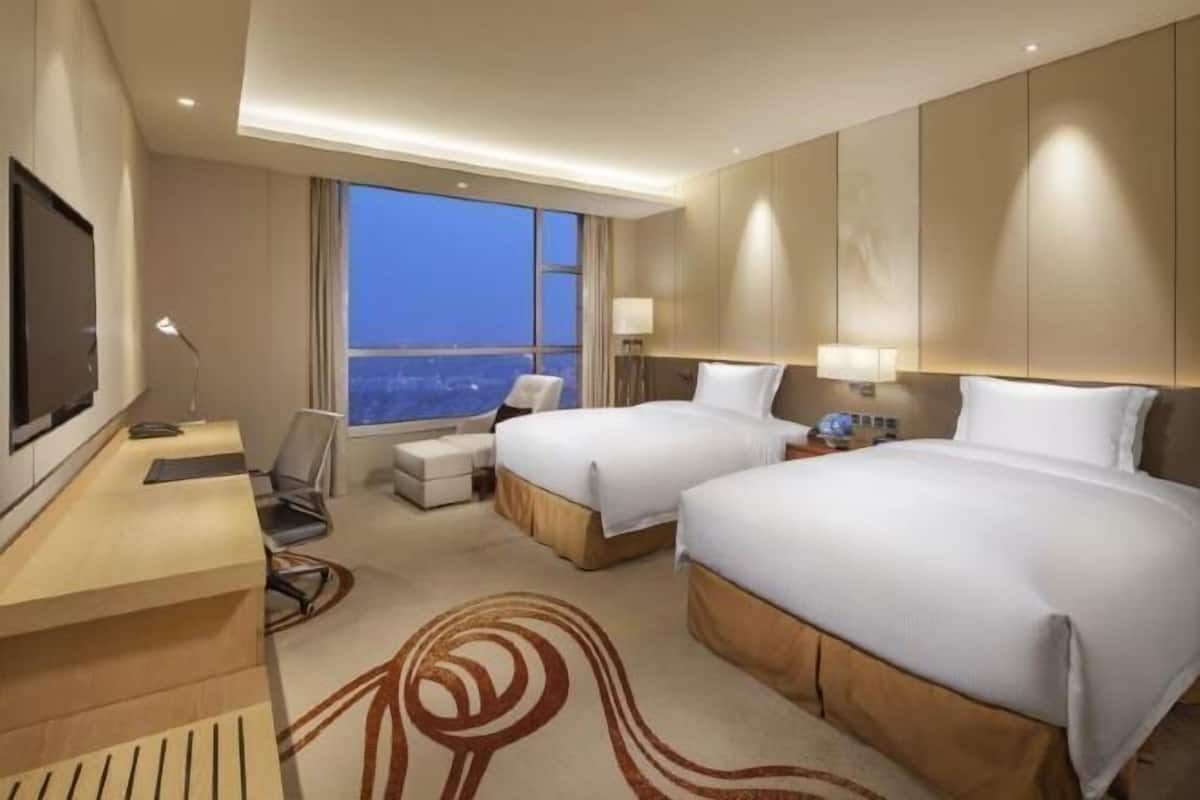 Premium bedding, down duvets, minibar, in-room safe
