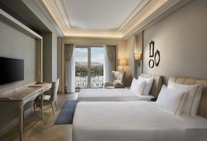 Premium bedding, minibar, in-room safe, desk - Lazzoni Hotel (Istanbul)