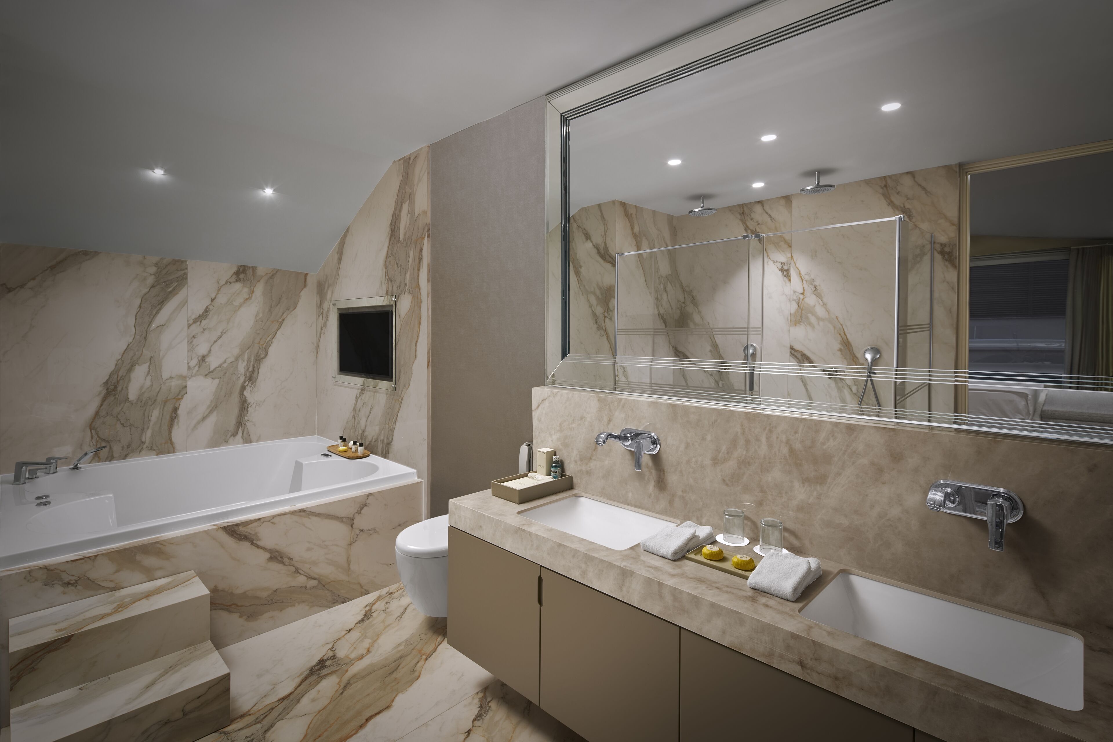 panoramic suite (golden horn, with spa bath) | bathroom | shower, free toiletries, hair dryer, towels